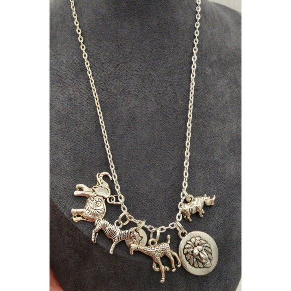 Vintage Silver Safari Animal Charm Necklace With Elephant Zebra Giraffe Rhino - Picture 3 of 6
